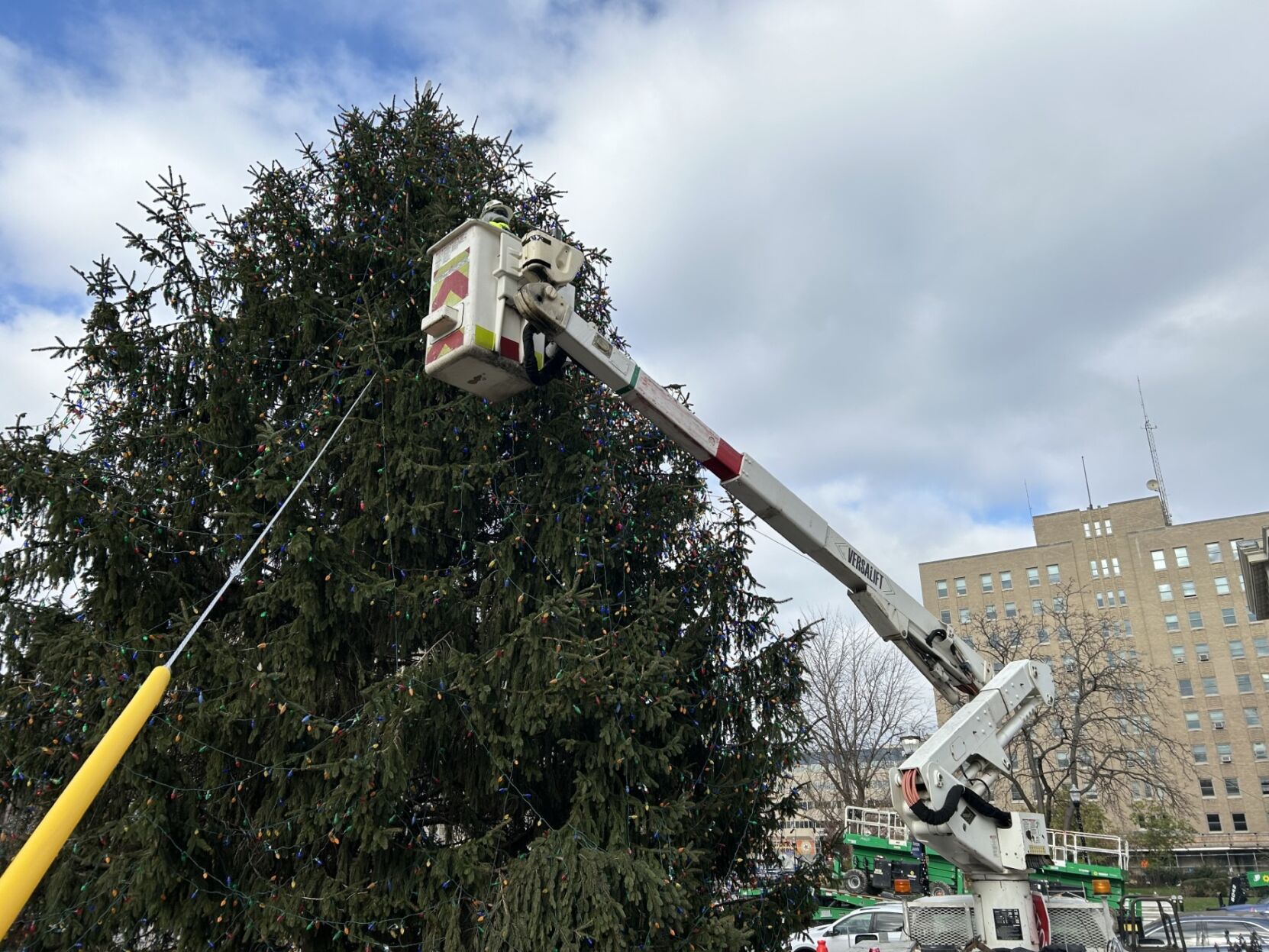 Light Up Louisville preps 7.jpg